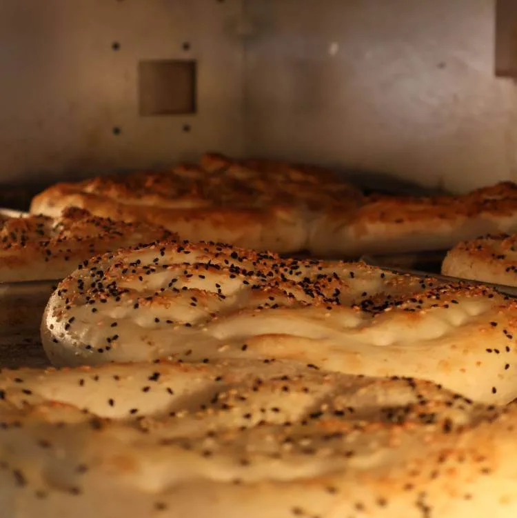 Pain naan maison aux graines de cumin noir biologique