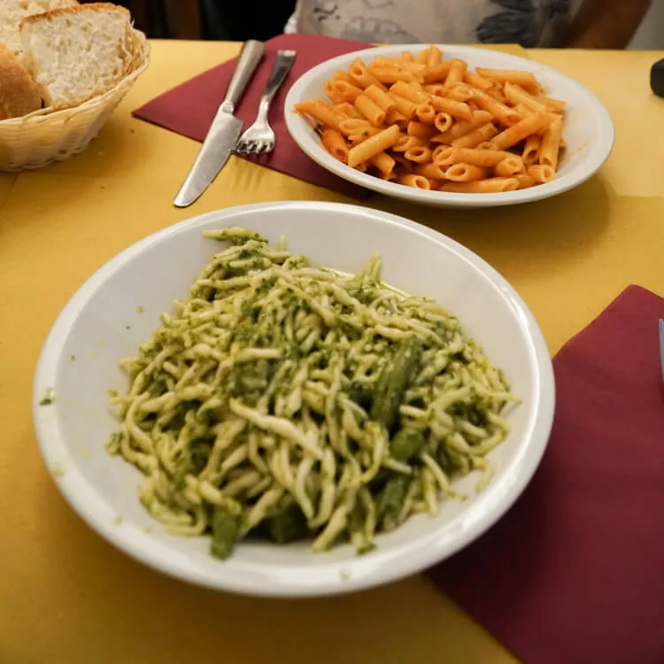 Pesto met gedroogde kruiden